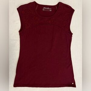 Eddie Bauer Fitted Sleeveless Embroidered Top Women’s Medium Burgandy